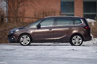 Új arc a régi testen: Opel Zafira 64