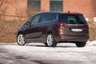 Új arc a régi testen: Opel Zafira 66