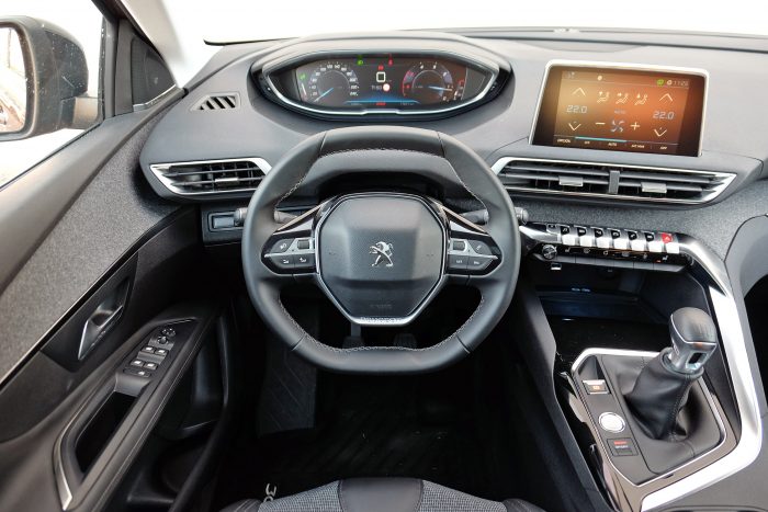 Peugeot 3008 – az alakváltó 2 Vigyázat, a kis kormány függőséget okozhat