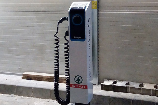 Itt is töltheted a villanyautódat bevásárlás közben