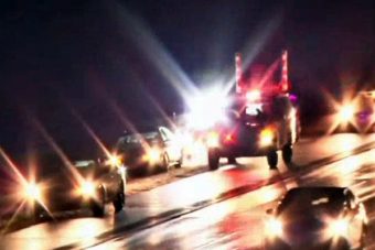 Mozgó autóból mentett csecsemőt a rendőr