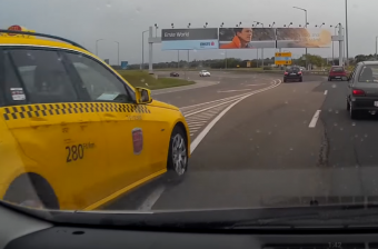 A budapesti taxisok apró kis játékai videón
