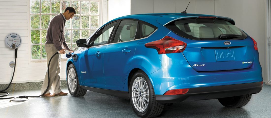 Messzebb megy, gyorsabban tölt az elektromos Ford Focus