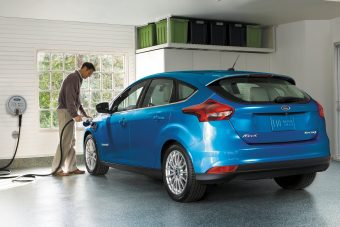 Messzebb megy, gyorsabban tölt az elektromos Ford Focus