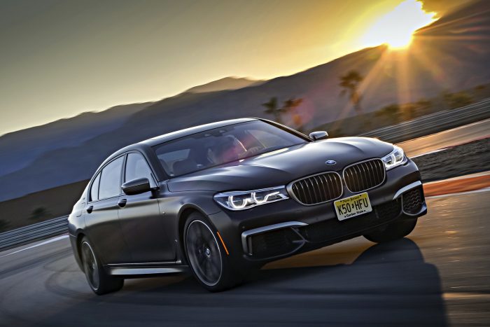 200 új fotón a BMW abszolút zászlóshajója