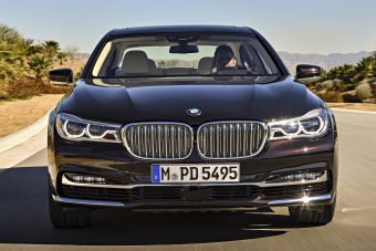 Fél tucat videón a BMW abszolút zászlóshajója