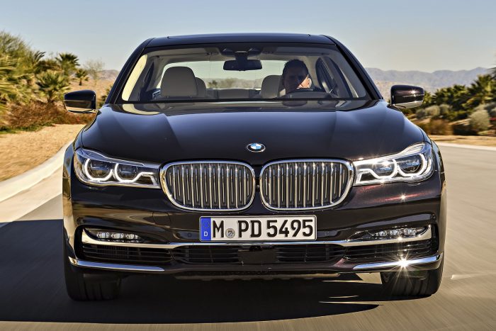 Fél tucat videón a BMW abszolút zászlóshajója