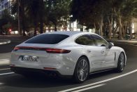 A legerősebb Porsche… egy hibrid szedán! 10