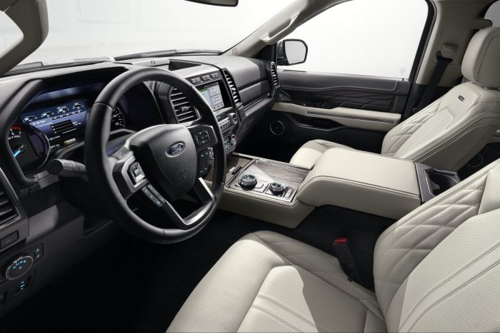 Ford Expedition: nagycsaládos felfedezőknek 13 12 hangszórós B&O audiorendszer hangosítja be a teret.