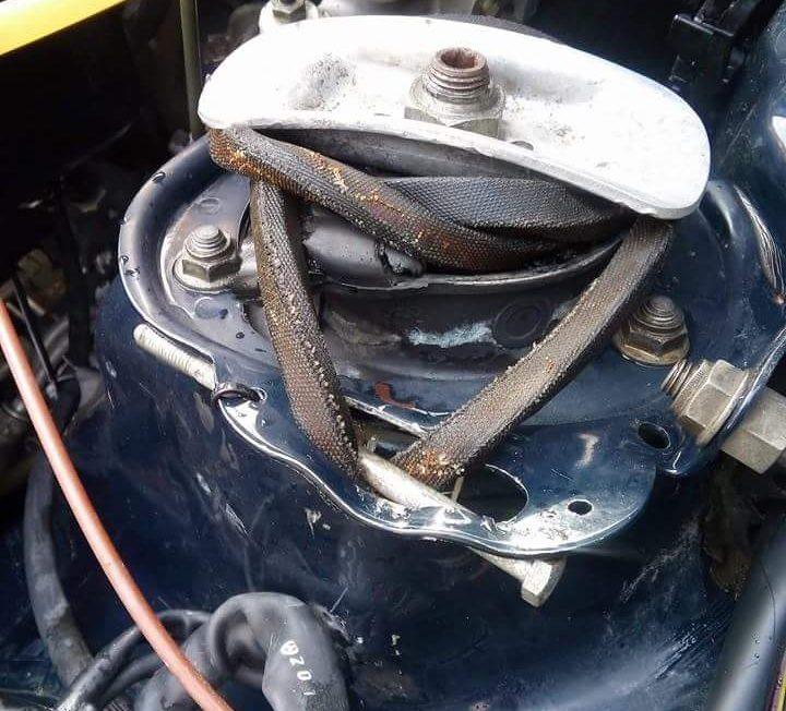 Ezt a tákolást látva sírva fakad a normális szerelő 2 | Vezess 12170268_1070454959653572_167584019_n