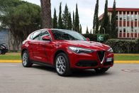 Alfa Stelvio:  SUV, ami sportkocsinak képzeli magát 33