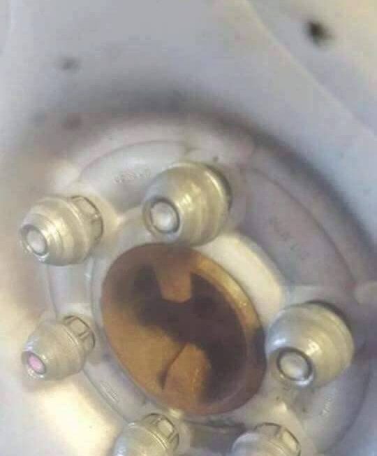 Ezt a tákolást látva sírva fakad a normális szerelő 7 | Vezess 16299389_1412971235401983_4592951376743759078_n