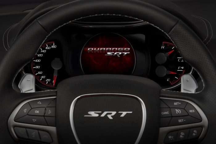 Dodge Durango SRT: versenytempó hat főre 8 A kilométeróra skálázása 290-ig tart
