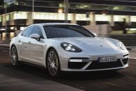 A legerősebb Porsche… egy hibrid szedán! 9