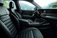 Alfa Stelvio:  SUV, ami sportkocsinak képzeli magát 35