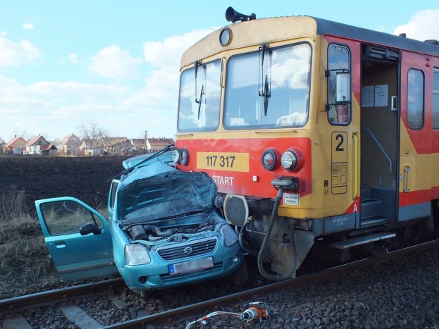 Vonattal ütközött a Suzuki, egy ember meghalt