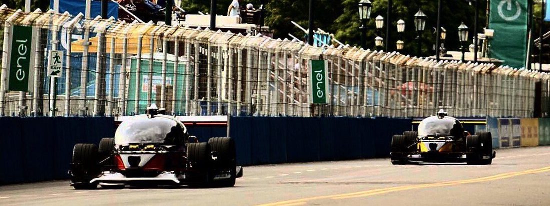 Karambollal végződött a robotautók első versenye