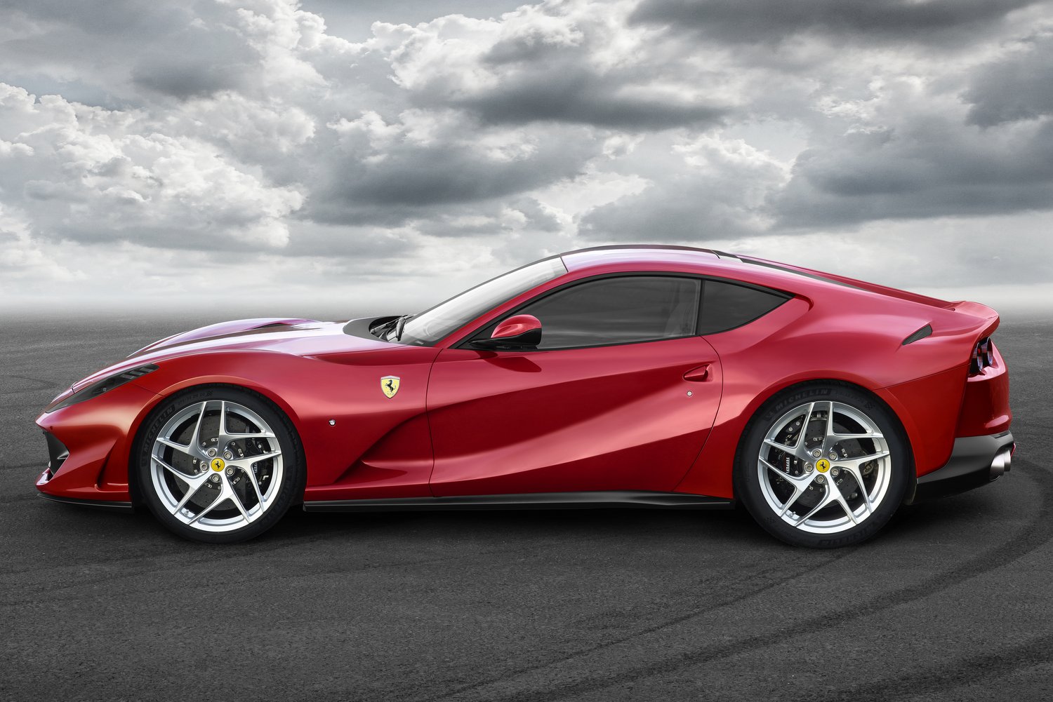 Ferrari 812 Superfast: elképesztő csúcsmodellel újít Modena 6