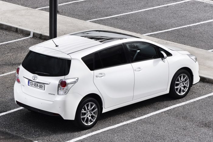 Lusta légzsákok, repedő féknyergek 4 4-toyota_verso_9