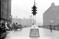 A szovjet katonák nem értették, ezért szedték le az egyetlen villanyrendőrt Budapesten 6