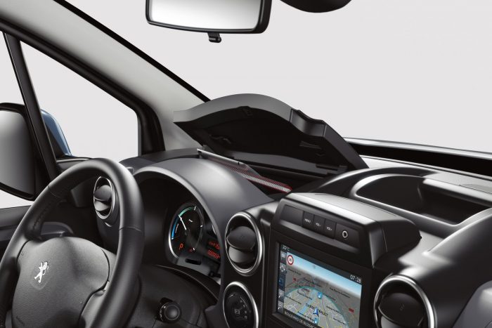 5-PEUGEOT_PARTNERELECTRIC_1701STYP003