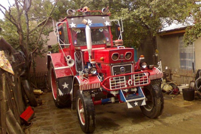 Csajozós traktor Romániából 5