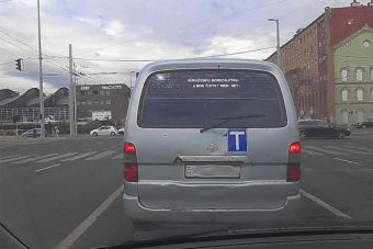 Zseniális autófeliratot lőttünk Pesten