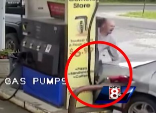 Egy lépésen múlt a halál a benzinkútnál