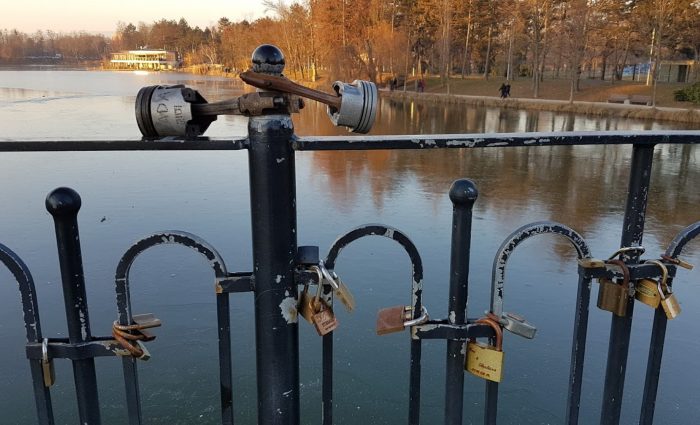 832460913586cd5500c434