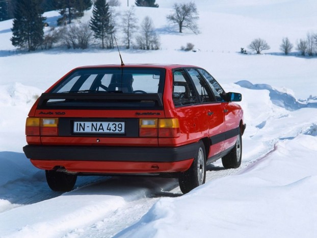 TOP 10: Olcsó összkerekes verdák a téli szezonra 10 AUDI 100 QUATTRO- Még a legendás, állandó mechanikus összkerékhajtással, ami strapabíróbb, mint kuplungos társa.
A C3 és az 1990-től gyártott C4-es széria 2,2-2,3 literes szívó benzines verzióit érdemes keresni, igazi tökös öthengeres hanggal 8-12 literes fogyasztással. Ha nincs klasszikus, horganyzott rozsdavédelemmel ellátott nagy szivar, a kocka 90-es vagy 80-as quattro, jelenthet némi vigaszt. Az élmény és a megbízhatóság hasonló, csak ezek kisebb, kevésbé kényelmes modellek.