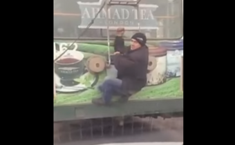 Troliba kapaszkodva bliccelt a részeg, lepofozták