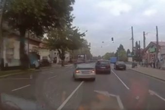 Ez a Mercedes sofőr megérdemli a nap tahó autós címet?