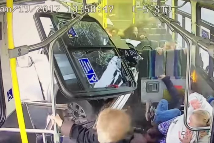 Szempillantás alatt pokollá változott a busz