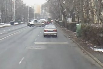 Hazai baleset bizonyítja: a hátsókerék-hajtás nem való mindenkinek