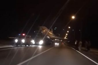 Óriási repülő látványától esett le az autósok álla