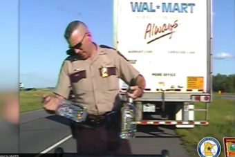 Rendőr elé zuhant a totál részeg amerikai kamionos