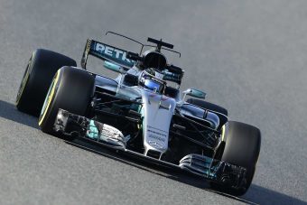 F1: A Mercedes máris ledarált egy versenytávot