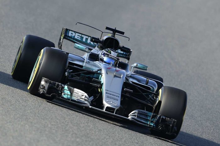 F1: A Mercedes máris ledarált egy versenytávot