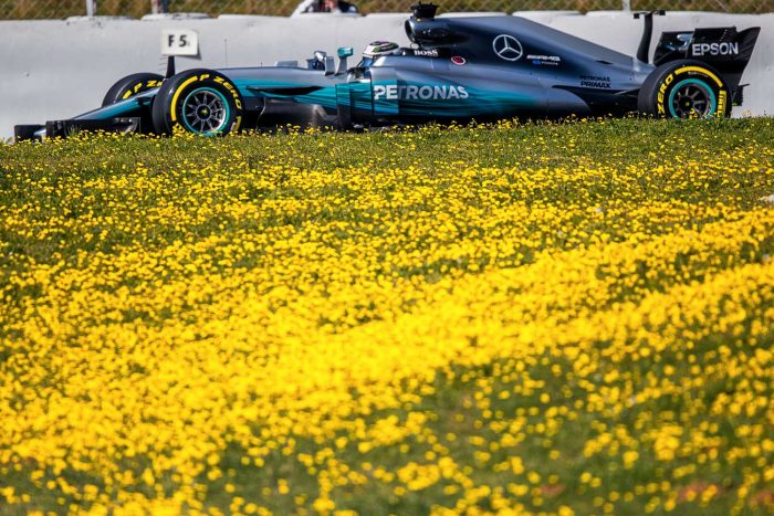 F1: Befagyasztanák a Mercedes motorját