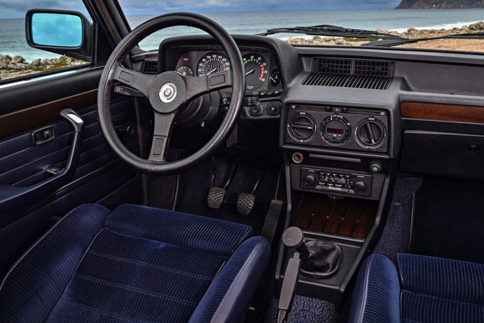 Miért nincsenek ma ilyen BMW-k? 3 Fontos tervezési szempont volt a jó ergonómia, a vezetőnek épp elég uralni az autót