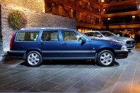 Korcsolya szmokingban: Volvo V90 Cross Country 45