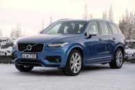 Korcsolya szmokingban: Volvo V90 Cross Country 46