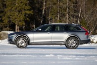 Korcsolya szmokingban: Volvo V90 Cross Country 68