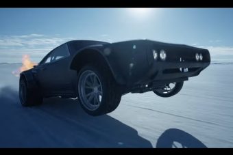 Robbanás, lángok és egy pusztító vasgolyó