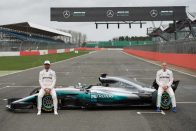 F1: Stúdiófotókon a Mercedes új autója 17