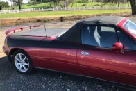 Furcsa platós Mazda MX-5 keresi új gazdáját 8