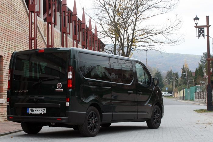 Minek két turbó 145 lóerőhöz? 10 10,3 milliós listaárával a jól felszerelt Talento Panorama annyiba kerül, mint a konkurensek