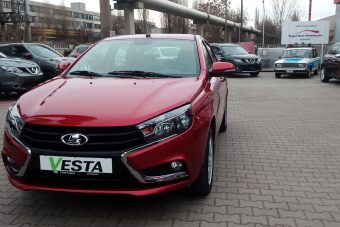 Ennyibe kerül az új Lada itthon, holnaptól lehet venni