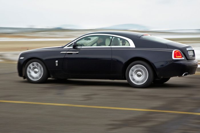 Rolls-Royce a hóban 4 A Wraith érezhetően erősebb és közvetlenebb, de ízig-vérig luxusautó így is