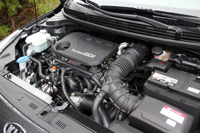 Három hengerrel az igazi 55 Az 1.0 T-GDI-nek van turbólyuka, de jól áll neki